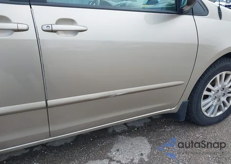 2010 Toyota Sienna Le z USA, uszkodzony, nr VIN 5TDJK4CC0AS033641